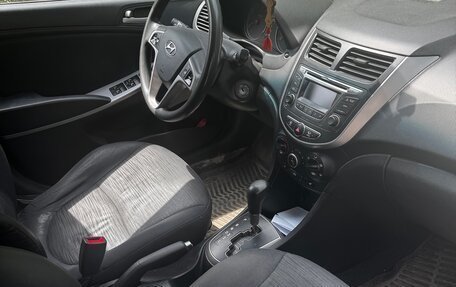 Hyundai Solaris II рестайлинг, 2015 год, 770 000 рублей, 3 фотография