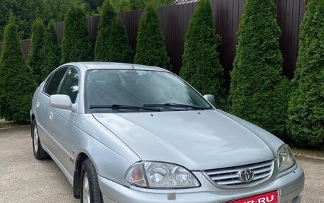 Toyota Avensis III рестайлинг, 2001 год, 350 000 рублей, 1 фотография