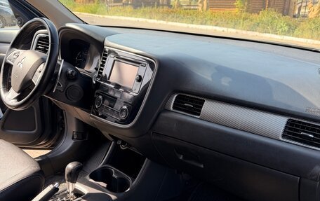 Mitsubishi Outlander III рестайлинг 3, 2014 год, 1 500 000 рублей, 6 фотография