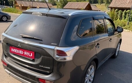 Mitsubishi Outlander III рестайлинг 3, 2014 год, 1 500 000 рублей, 3 фотография