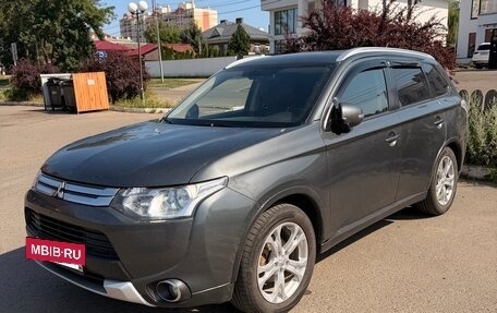 Mitsubishi Outlander III рестайлинг 3, 2014 год, 1 500 000 рублей, 2 фотография