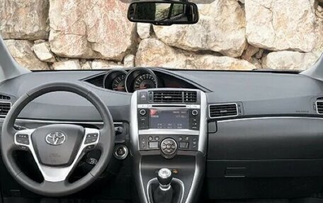 Toyota Verso I, 2010 год, 1 250 000 рублей, 4 фотография