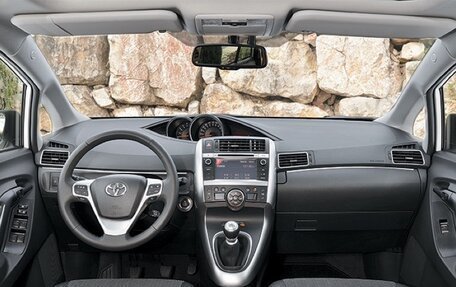 Toyota Verso I, 2010 год, 1 250 000 рублей, 17 фотография