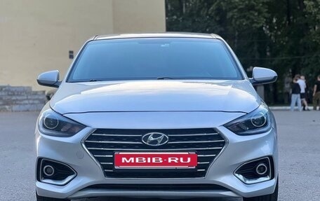 Hyundai Solaris II рестайлинг, 2018 год, 949 000 рублей, 2 фотография