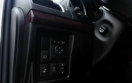 Toyota Land Cruiser Prado 150 рестайлинг 2, 2016 год, 4 450 000 рублей, 11 фотография