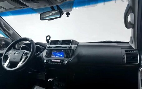 Toyota Land Cruiser Prado 150 рестайлинг 2, 2016 год, 4 450 000 рублей, 23 фотография