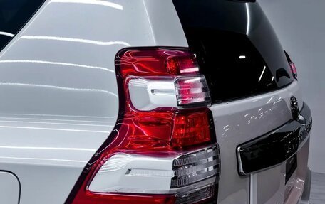 Toyota Land Cruiser Prado 150 рестайлинг 2, 2016 год, 4 450 000 рублей, 29 фотография