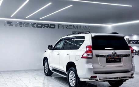 Toyota Land Cruiser Prado 150 рестайлинг 2, 2016 год, 4 450 000 рублей, 24 фотография