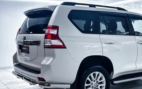 Toyota Land Cruiser Prado 150 рестайлинг 2, 2016 год, 4 450 000 рублей, 28 фотография