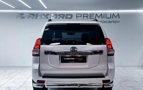 Toyota Land Cruiser Prado 150 рестайлинг 2, 2016 год, 4 450 000 рублей, 26 фотография