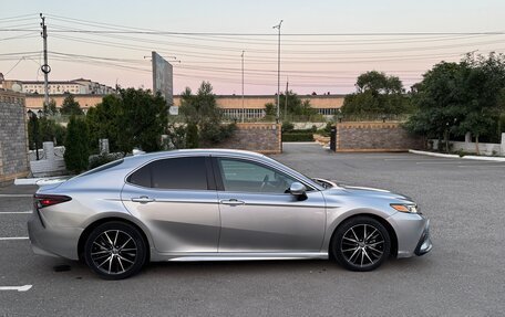Toyota Camry, 2021 год, 2 600 000 рублей, 7 фотография