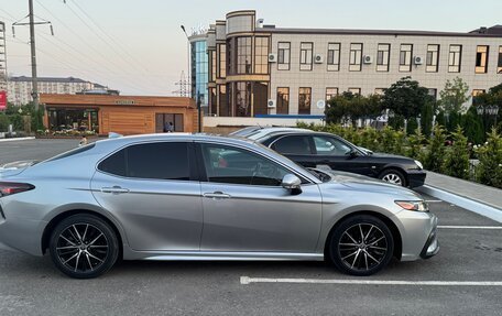 Toyota Camry, 2021 год, 2 600 000 рублей, 11 фотография