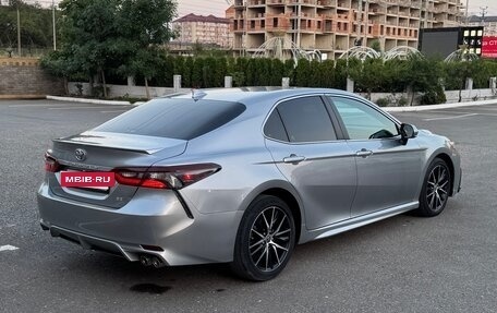 Toyota Camry, 2021 год, 2 600 000 рублей, 5 фотография