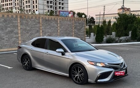 Toyota Camry, 2021 год, 2 600 000 рублей, 3 фотография