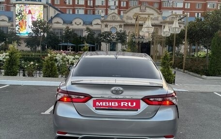 Toyota Camry, 2021 год, 2 600 000 рублей, 6 фотография
