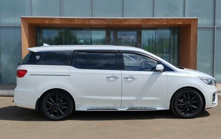 KIA Carnival III, 2018 год, 2 700 000 рублей, 5 фотография