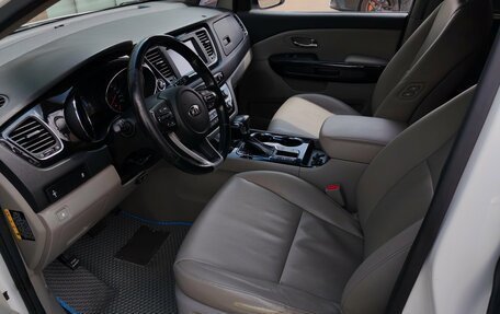 KIA Carnival III, 2018 год, 2 700 000 рублей, 8 фотография