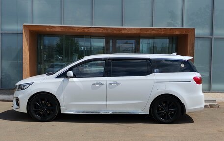 KIA Carnival III, 2018 год, 2 700 000 рублей, 4 фотография