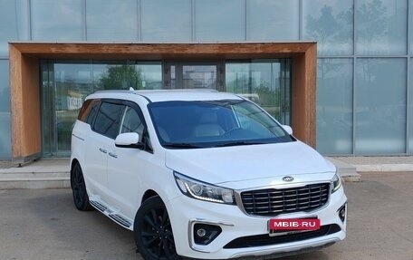 KIA Carnival III, 2018 год, 2 700 000 рублей, 3 фотография