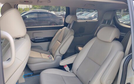 KIA Carnival III, 2018 год, 2 700 000 рублей, 16 фотография