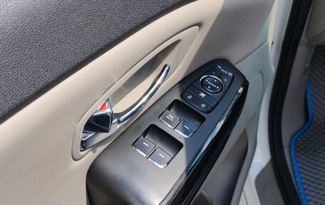 KIA Carnival III, 2018 год, 2 700 000 рублей, 19 фотография