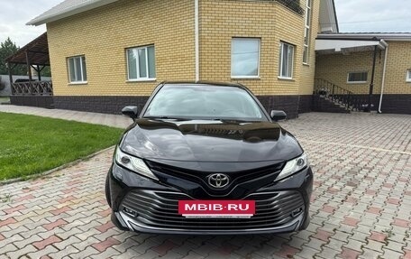 Toyota Camry, 2018 год, 2 550 000 рублей, 13 фотография
