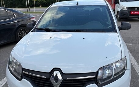 Renault Logan II, 2015 год, 700 000 рублей, 1 фотография