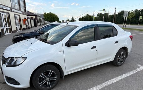 Renault Logan II, 2015 год, 700 000 рублей, 4 фотография