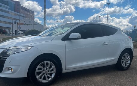 Renault Megane III, 2013 год, 859 000 рублей, 2 фотография