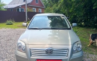 Toyota Avensis III рестайлинг, 2004 год, 600 000 рублей, 1 фотография