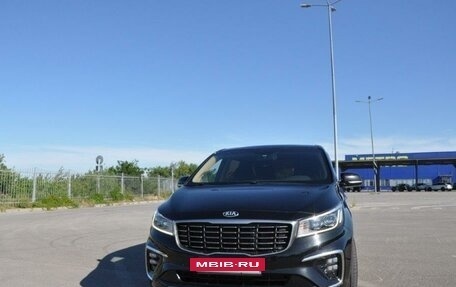 KIA Carnival III, 2018 год, 3 100 000 рублей, 2 фотография