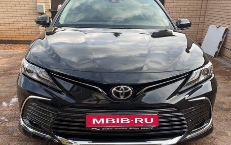 Toyota Camry, 2023 год, 3 750 000 рублей, 2 фотография
