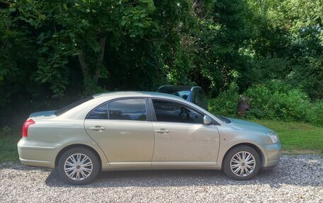 Toyota Avensis III рестайлинг, 2004 год, 600 000 рублей, 2 фотография