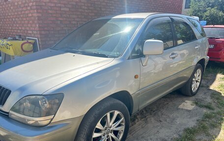 Toyota Harrier, 1998 год, 670 000 рублей, 1 фотография