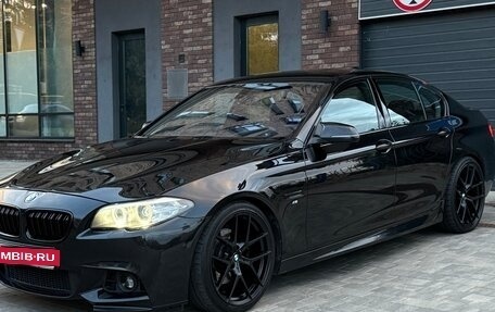 BMW 5 серия, 2014 год, 1 950 000 рублей, 2 фотография