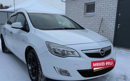 Opel Astra J, 2011 год, 750 000 рублей, 2 фотография