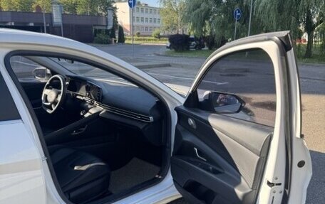 Hyundai Elantra, 2023 год, 1 720 000 рублей, 11 фотография