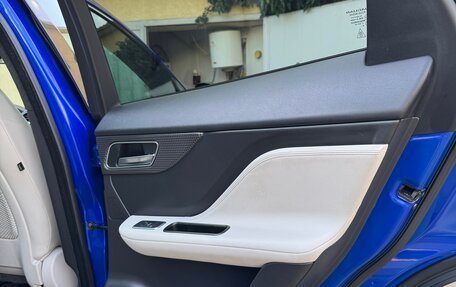 Jaguar F-Pace, 2017 год, 3 000 000 рублей, 11 фотография