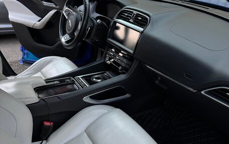 Jaguar F-Pace, 2017 год, 3 000 000 рублей, 15 фотография
