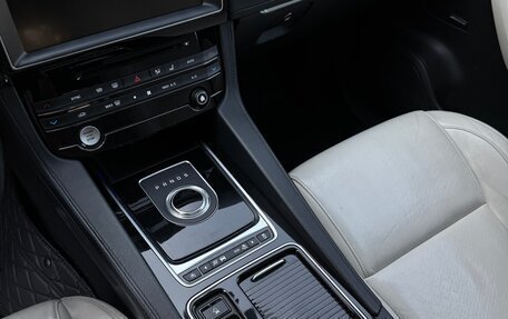 Jaguar F-Pace, 2017 год, 3 000 000 рублей, 17 фотография