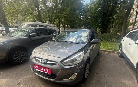 Hyundai Solaris II рестайлинг, 2013 год, 850 000 рублей, 5 фотография