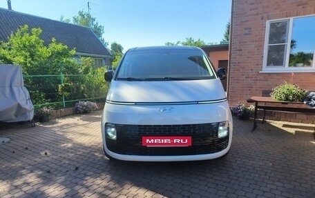 Hyundai Staria, 2022 год, 4 690 000 рублей, 2 фотография