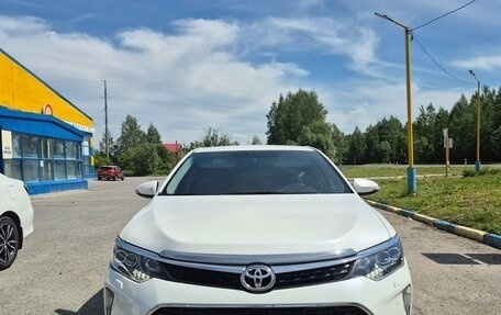 Toyota Camry, 2017 год, 2 350 000 рублей, 1 фотография