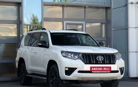 Toyota Land Cruiser Prado 150 рестайлинг 2, 2021 год, 5 850 000 рублей, 3 фотография
