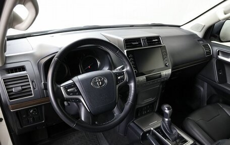 Toyota Land Cruiser Prado 150 рестайлинг 2, 2021 год, 5 850 000 рублей, 11 фотография