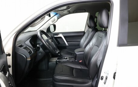 Toyota Land Cruiser Prado 150 рестайлинг 2, 2021 год, 5 850 000 рублей, 10 фотография