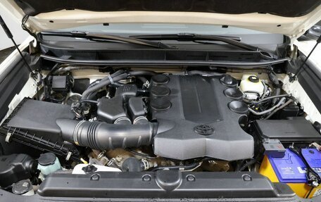 Toyota Land Cruiser Prado 150 рестайлинг 2, 2021 год, 5 850 000 рублей, 27 фотография