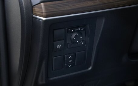 Toyota Land Cruiser Prado 150 рестайлинг 2, 2021 год, 5 850 000 рублей, 24 фотография