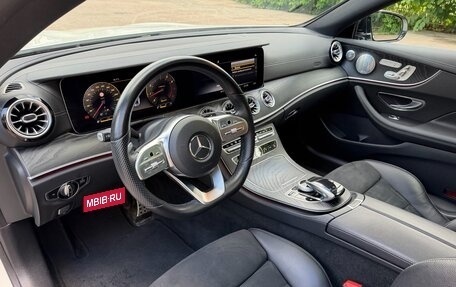 Mercedes-Benz E-Класс, 2019 год, 4 000 000 рублей, 7 фотография