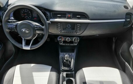 KIA Rio IV, 2017 год, 999 000 рублей, 10 фотография
